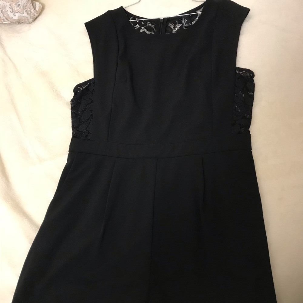 Black, casual mini romper with lace!